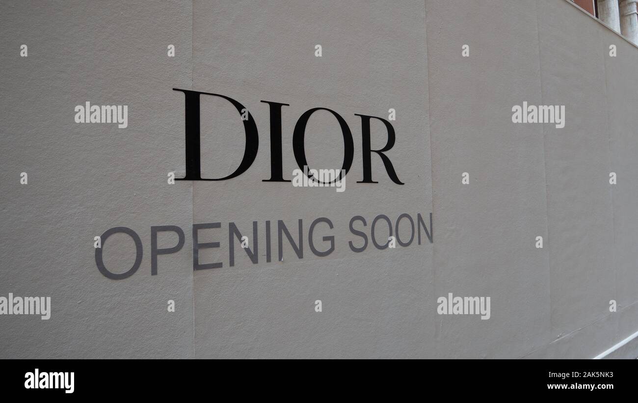 Venedig Italien 08 14 2019 Zeichen kündigt an, dass ein dior Der Store wird bald geöffnet Stockfoto