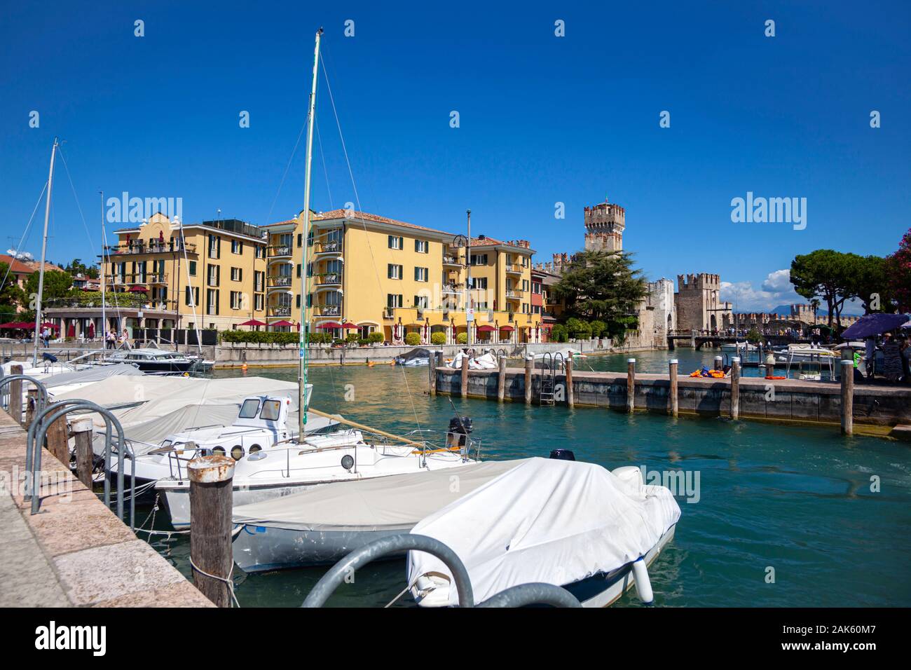 Hafen von Sirmione, Italien, Gardasee Stockfoto