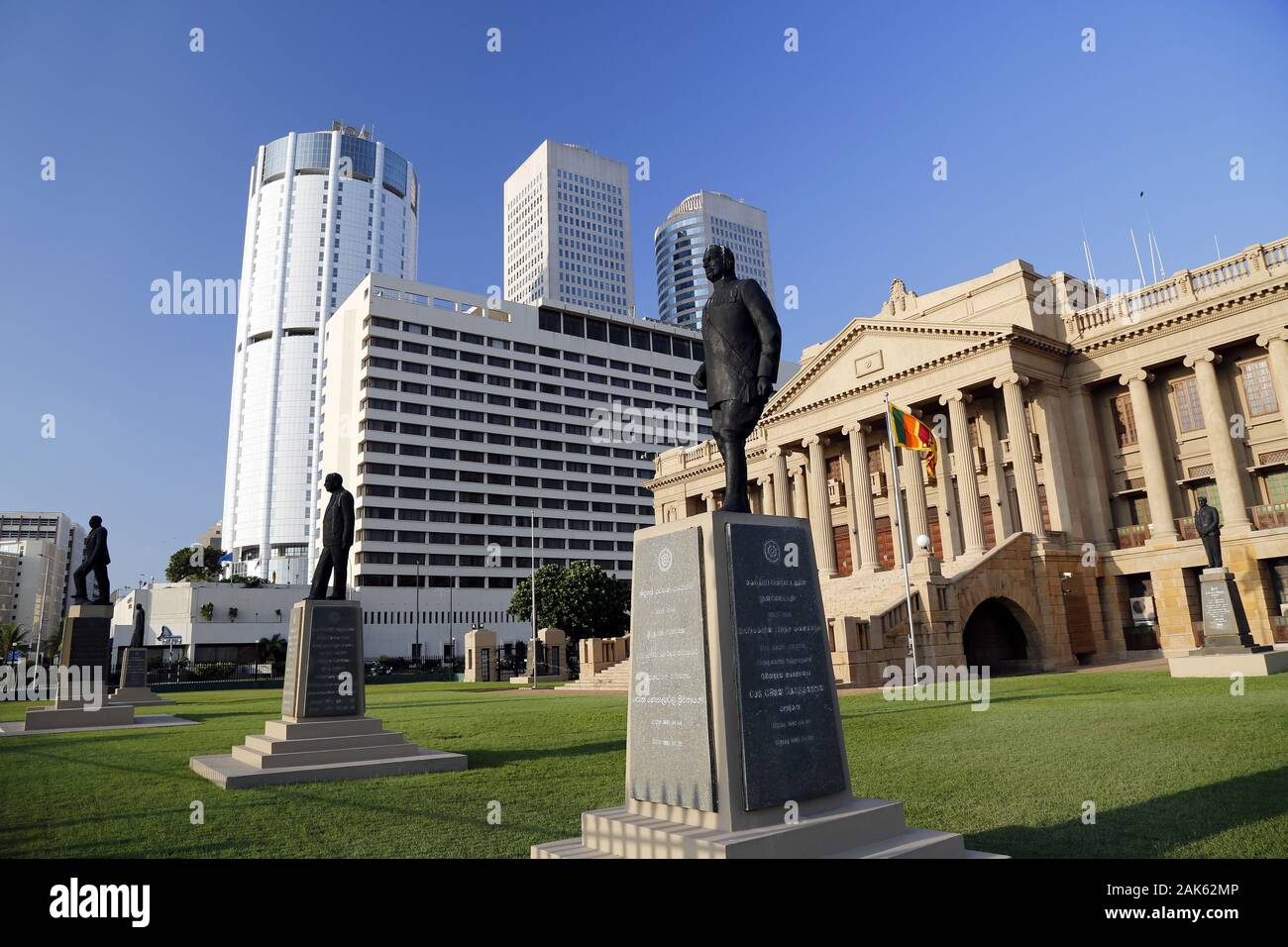 Colombo/Stadtteil Fort Bank von Ceylon, im Hingergrund World Trade