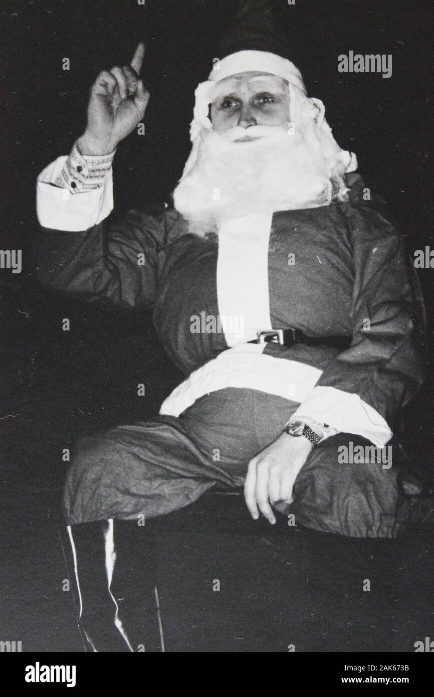 Feine Siebziger Schwarzweiß-Vintage-Fotografie des Weihnachtsmannes Stockfoto