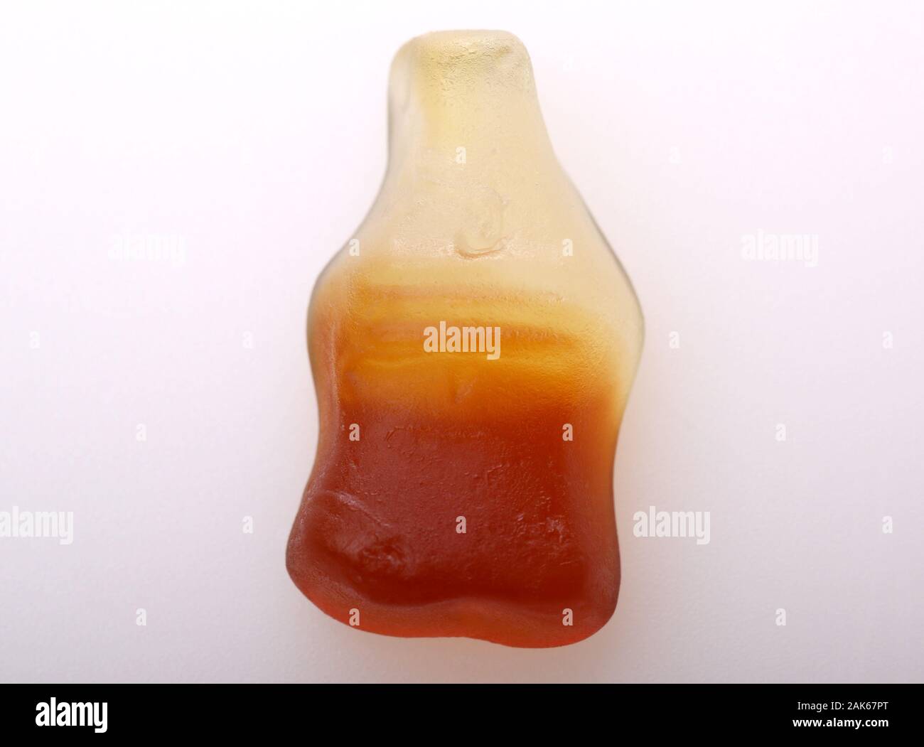 Haribo Cola Flasche Süßigkeiten auf weißem Hintergrund Stockfoto