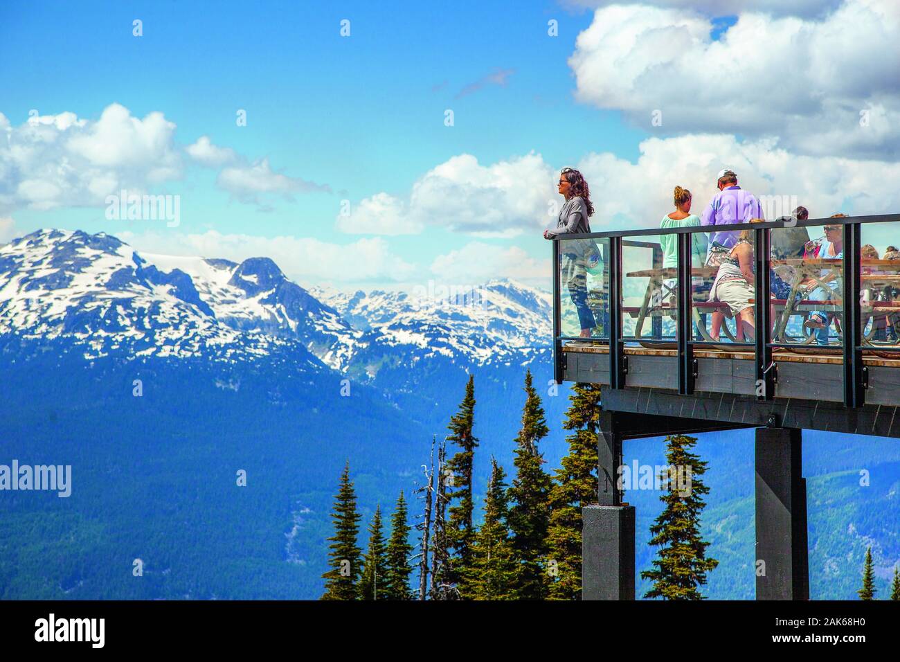 British Columbia: Whistler, 'auf Rendezvous Lodge' dem Blackcomb, Restaurant mit Panoramaterrasse, Kanada Westen | Verwendung weltweit Stockfoto