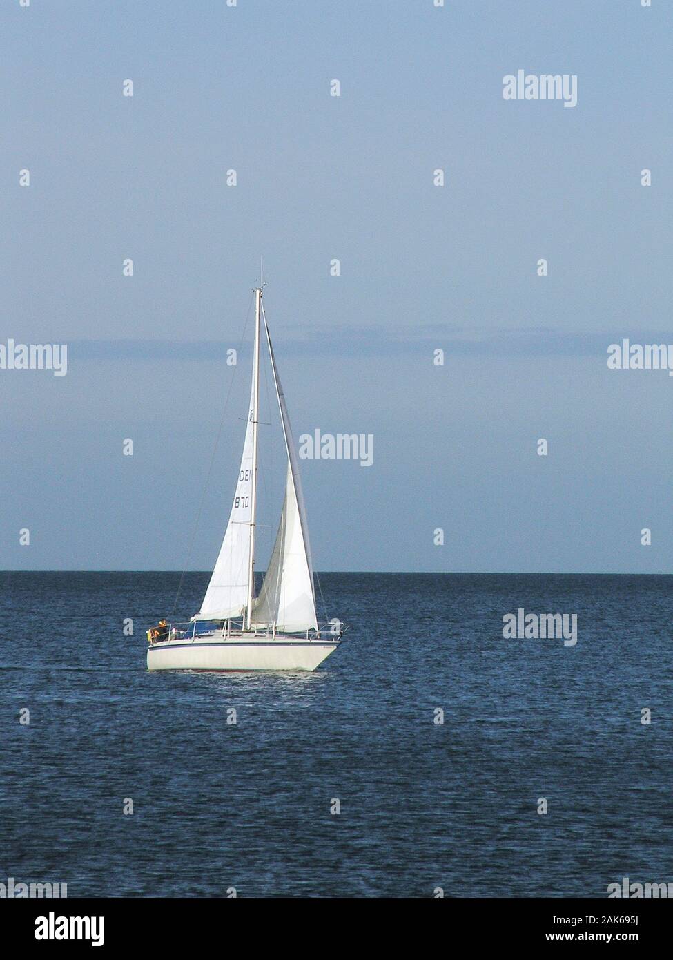 Segeln auf dem Meer Stockfoto