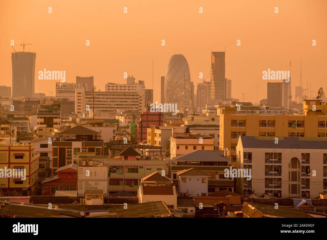 Die Pearl Tower Bangkok in Bangkok in Thailand im südlichsten Asien. Thailand, Bangkok, November 2019 Stockfoto