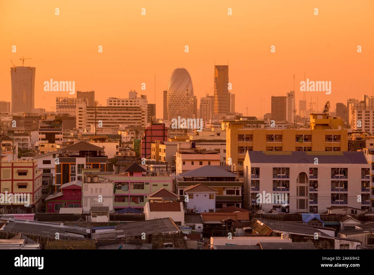 Die Pearl Tower Bangkok in Bangkok in Thailand im südlichsten Asien. Thailand, Bangkok, November 2019 Stockfoto