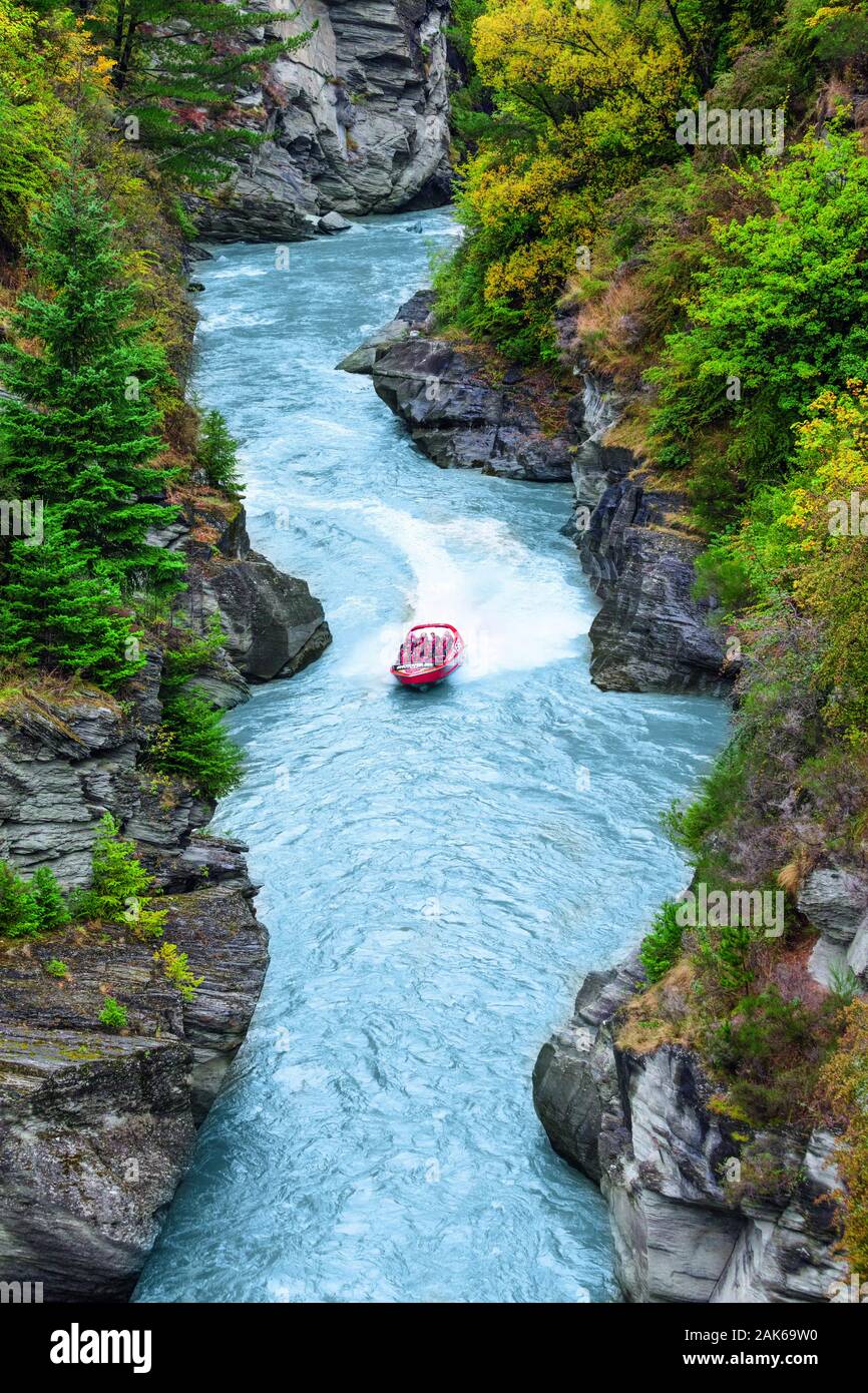 Suedinsel: Arthurs Point, Abenteuertour im Jet Boot auf dem Shotover River, Neuseeland | Verwendung weltweit Stockfoto
