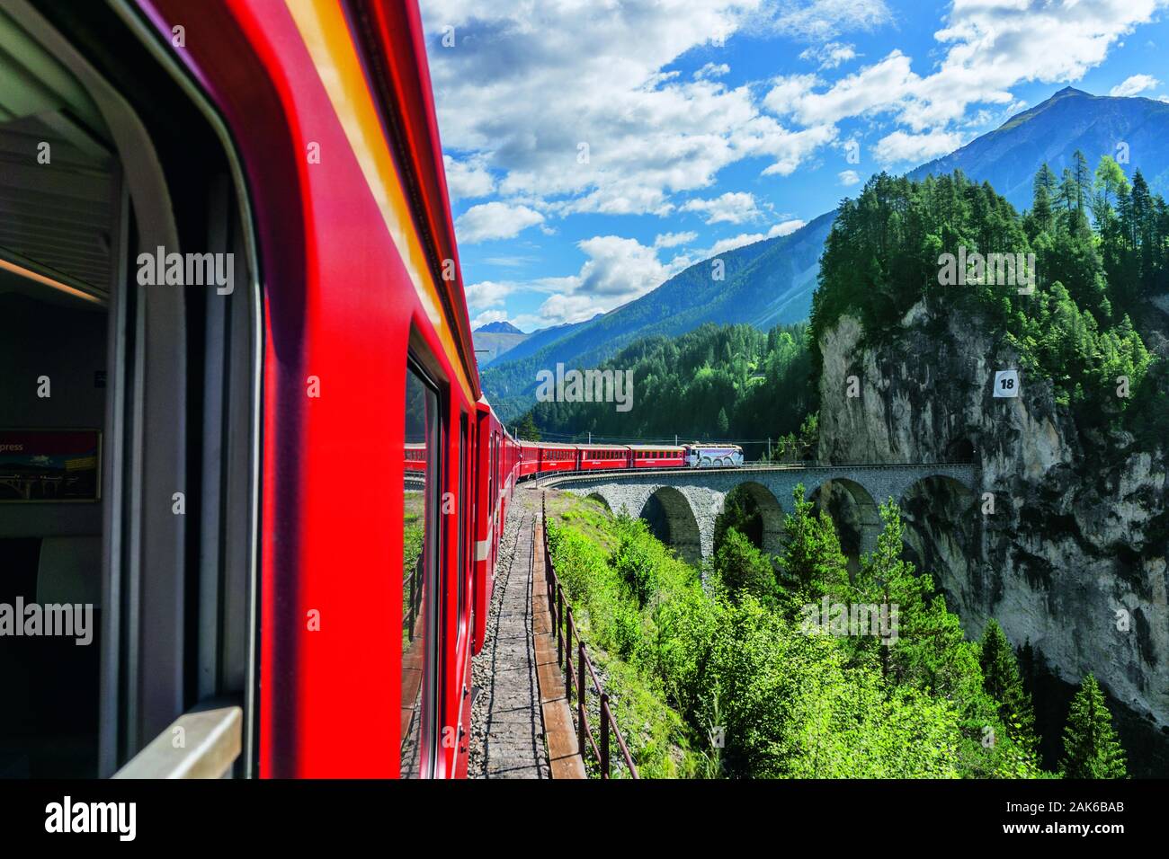 Kanton Graubünden: Filisur, Glacier Express mit dem Landwasserviadukt, Schweiz | Verwendung weltweit Stockfoto