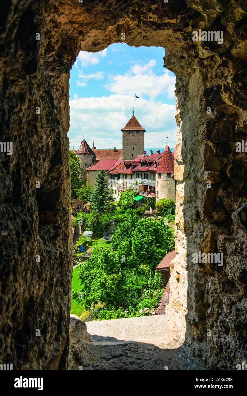 Kanton Freiburg: Murten, Ringmauer, Wehrgang, Schweiz | Verwendung weltweit Stockfoto