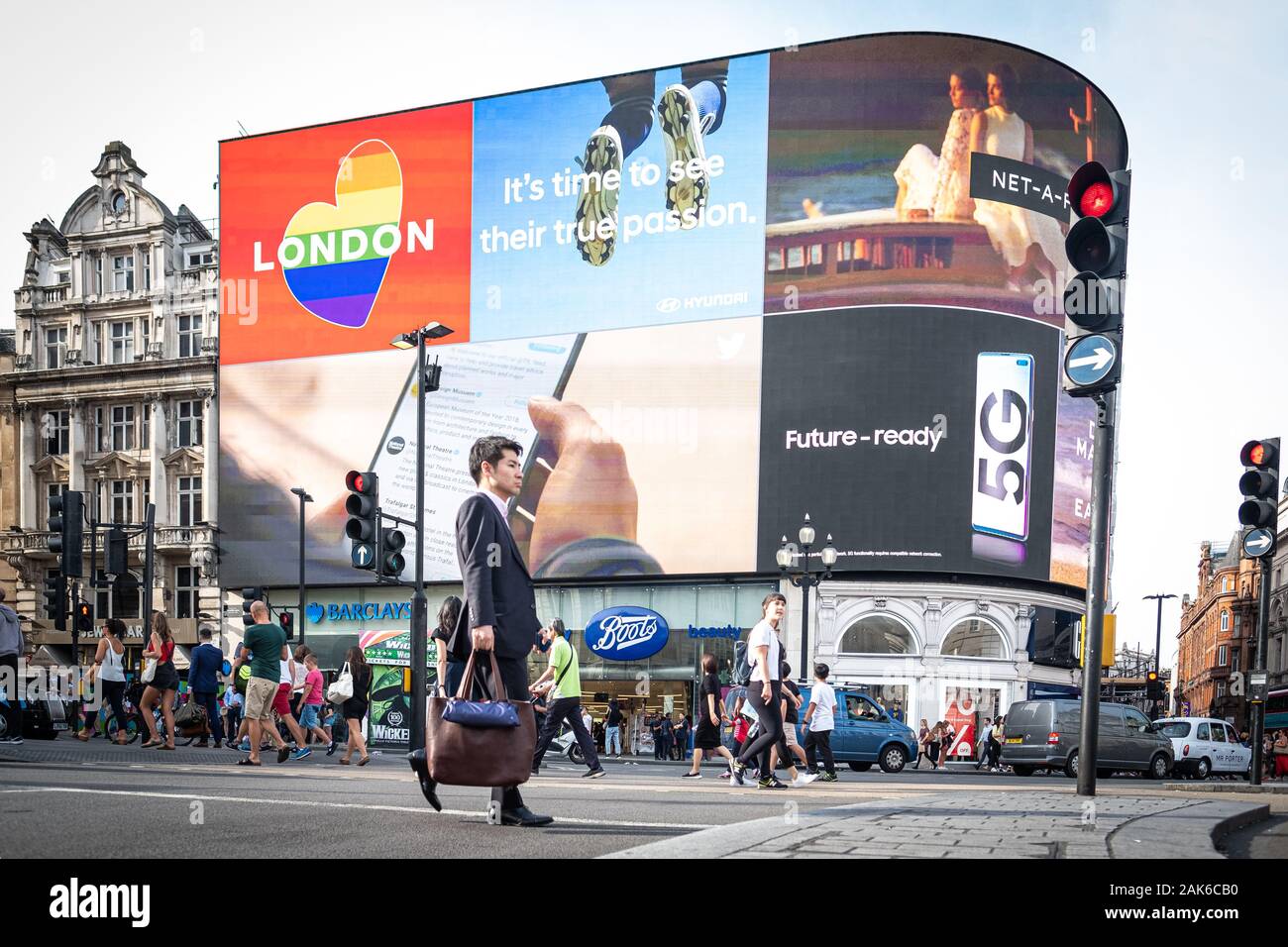 Piccadilly Circus, ein weltberühmtes Wahrzeichen im Londoner West End Stockfoto