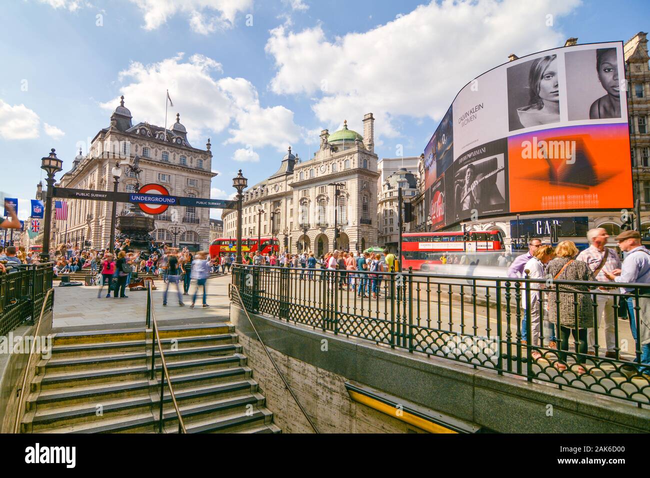 Piccadilly Circus, ein weltberühmtes Wahrzeichen im Londoner West End Stockfoto