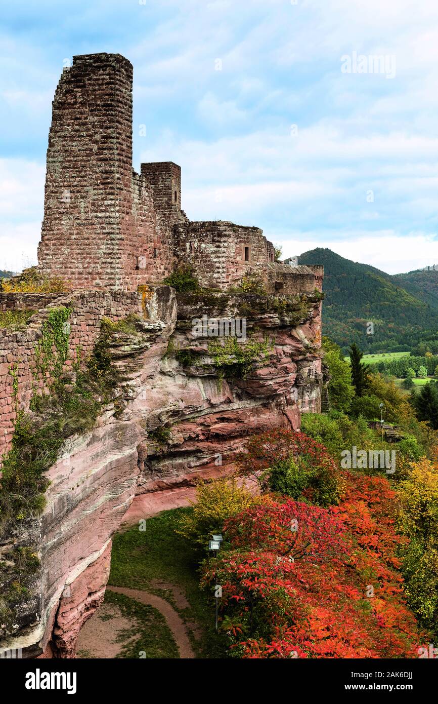 Dahn: Burg Altdahn, Ruine einer Felsenburg im suedlichen Pfaelzerwald, Pfalz | Verwendung weltweit Stockfoto