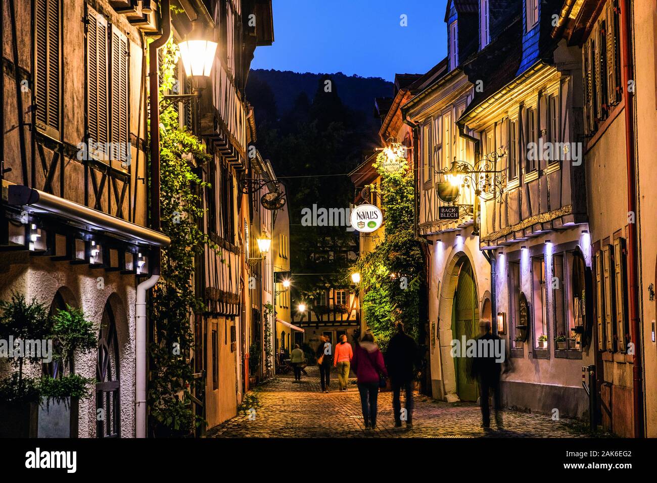 Edenkoben: fachwerkhaeuser in der Hintergasse, Pfalz | Verwendung weltweit Stockfoto