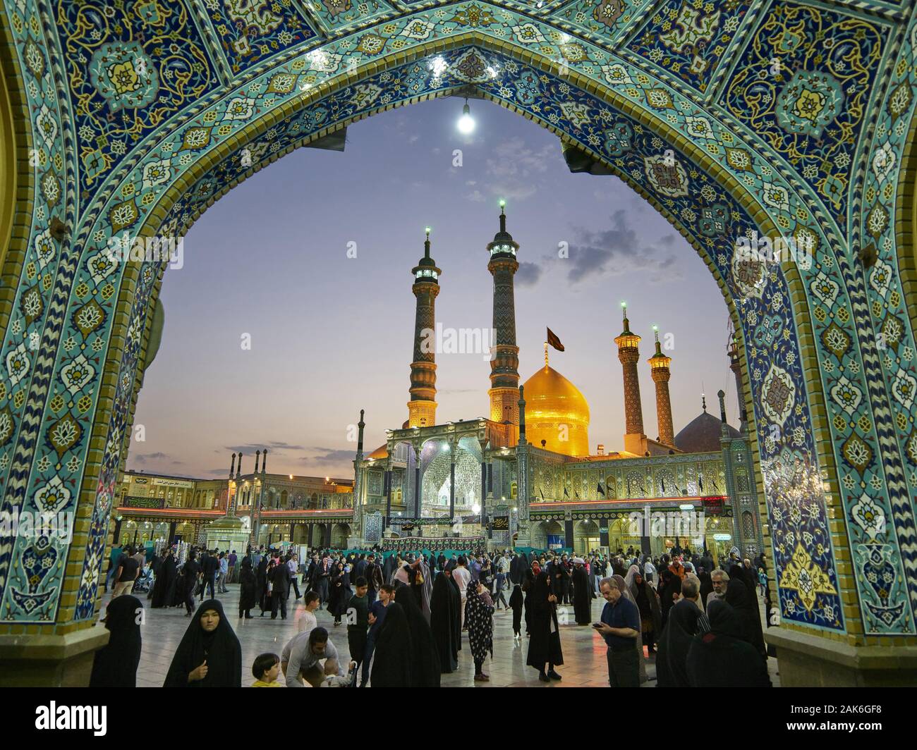 Provinz Ghom/Stadt Qom: Grabmal der Fatemeh al-Masumeh, Iran | Verwendung weltweit Stockfoto