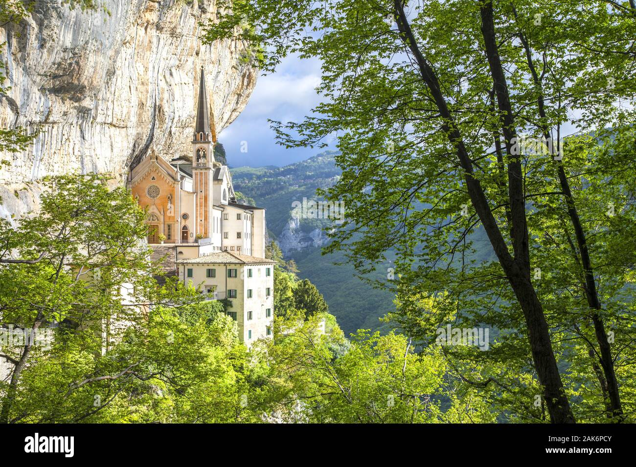 Madonna della corona -Fotos und -Bildmaterial in hoher Auflösung – Alamy