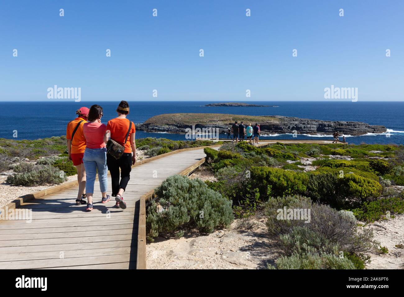 Australien reisen - Kangaroo Island Australien Touristen zu Fuß auf die Küste, das West End von Kangaroo Island - die Casuarina Inseln zu sehen Stockfoto