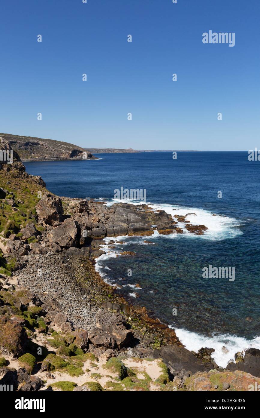 Kangaroo Island Australien Landschaft - die zerklüftete Felsküste von Kangaroo Island an einem sonnigen Tag im Frühjahr, Kangaroo Island, South Australia Stockfoto