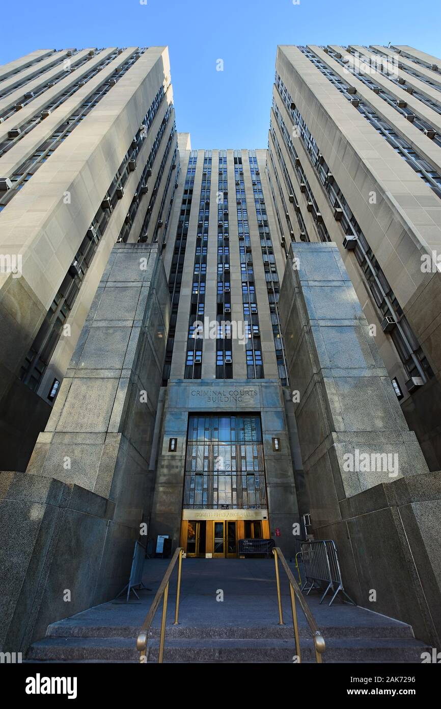 Manhattan, New York, NY, USA - 30. November 2019. Eingang Süd Halle von den Strafgerichten Gebäude in Lower Manhattan, New York. Stockfoto