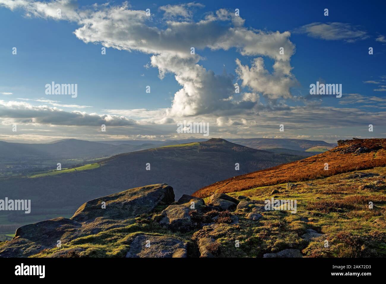 UK, Derbyshire, Peak District, Bamford Edge und Win Hill Stockfoto