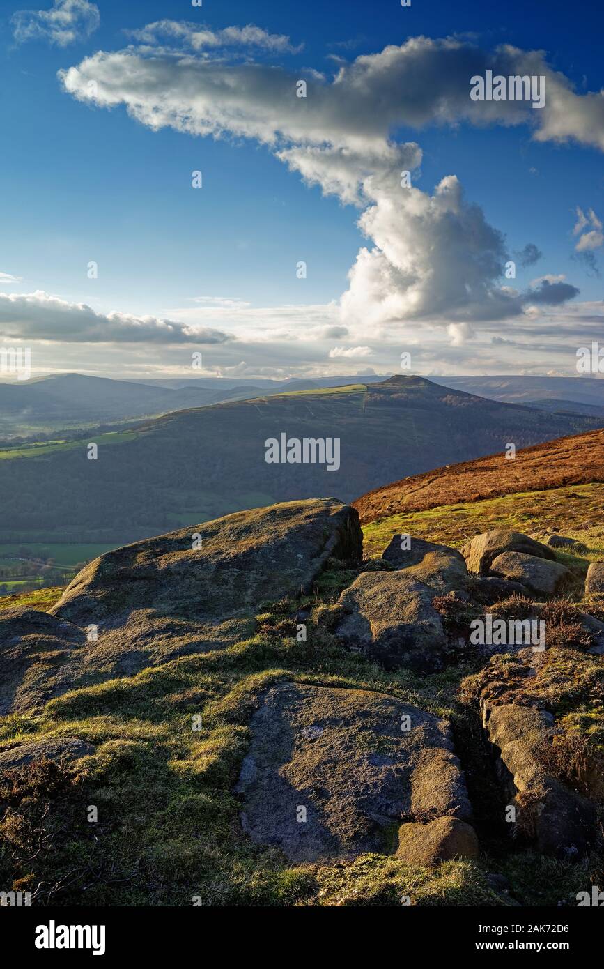 UK, Derbyshire, Peak District, Bamford Edge und Win Hill Stockfoto