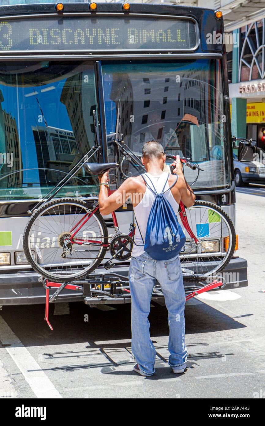Miami Florida, Metrobus, Bus, Bus, Männer männlich, Fahrradträger, Fahrradträger, FL100620064 Stockfoto