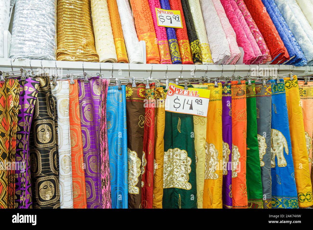 Miami Florida, Vitrine Verkauf, Textil, Material, Tuch, Stoff, Shopping Shopper Shopper Shop Geschäfte Markt Märkte Markt Kauf Verkauf, Einzelhandel st Stockfoto