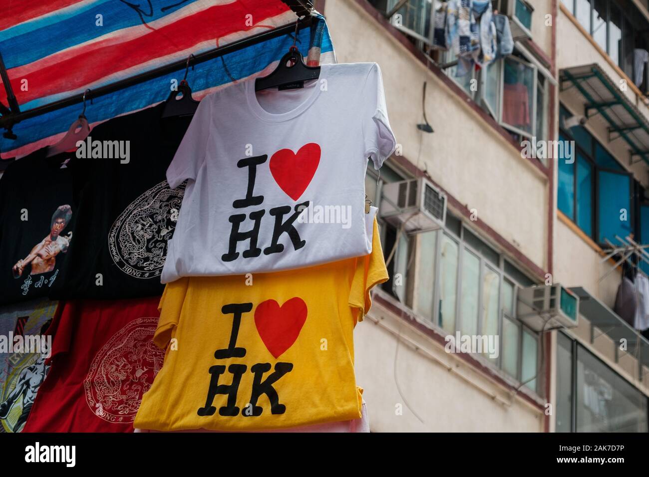 HongKong, China - November, 2019: Ich liebe Hong Kong shirt auf Street Market (Markt) Ladie's in Hongkong, Tung Choi Street Stockfoto