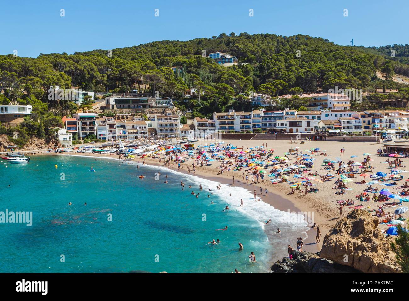 Sa Riera Strand im Sommer. Spanisch Reiseziel im Sommer. Begur, Costa Brava, Katalonien, Spanien Stockfoto