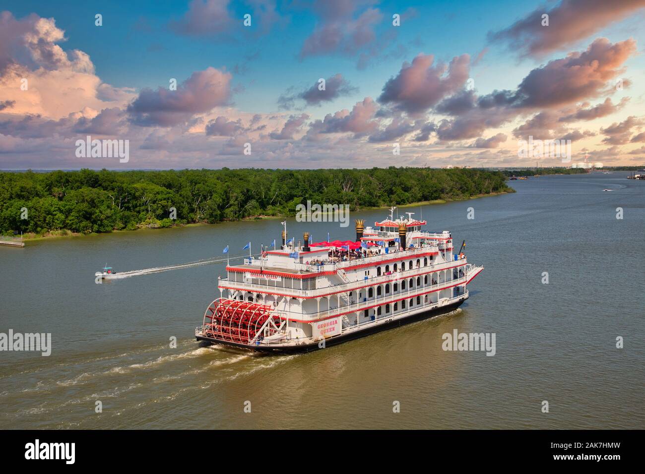 Georgien Königin Segeln Savannah River in der Dämmerung Stockfoto
