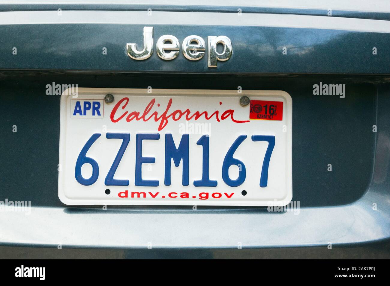 Autokennzeichen Kalifornien auf Jeep-Auto Stockfoto
