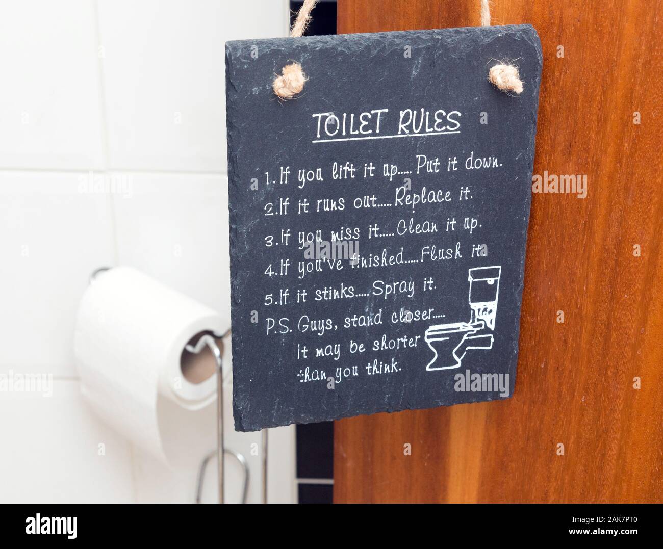 Toilettenvorschriften Etikettenschild Stockfoto