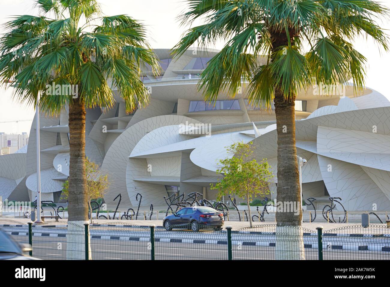 DOHA, Qatar-11 Dez 2019 - Ausblick auf das neue Museum der Qatar Gebäude vom Architekten Jean Nouvel entworfen, als Desert Rose, im Jahr 2019 eröffnet. Stockfoto