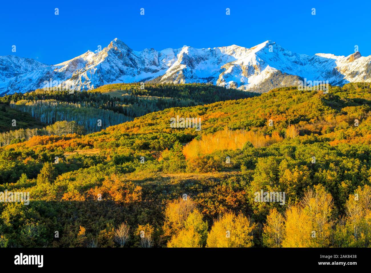 Dallas Colorado Rocky Mountain Landschaft Kluft in den Farben des Herbstes mit Schnee Stockfoto
