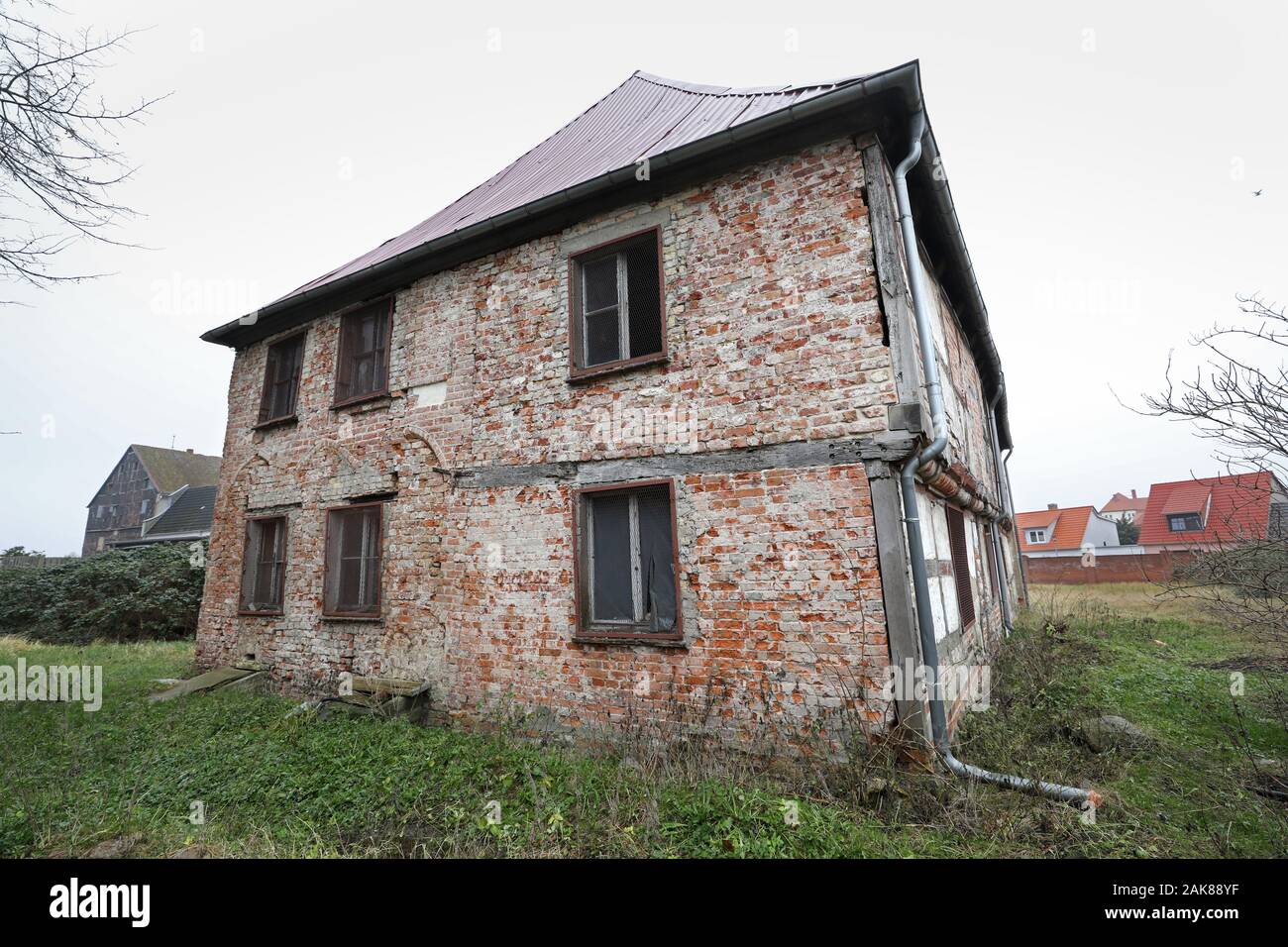 Barth, Deutschland. 07 Jan, 2020. Die papenhof neben der St. Mary's Church ist für 5,4 Mio. Euro renoviert und zu einem kulturellen Forum erweitert werden. In dem denkmalgeschützten Gebäude, dessen Ursprünge bis in das 15. Jahrhundert zurück Datum, ein Museum für Stadtgeschichte ist auf drei Etagen geschaffen werden. Barth war die Residenz der Herzöge von Pommern, bis 1605. Quelle: Bernd Wüstneck/dpa-Zentralbild/dpa/Alamy leben Nachrichten Stockfoto