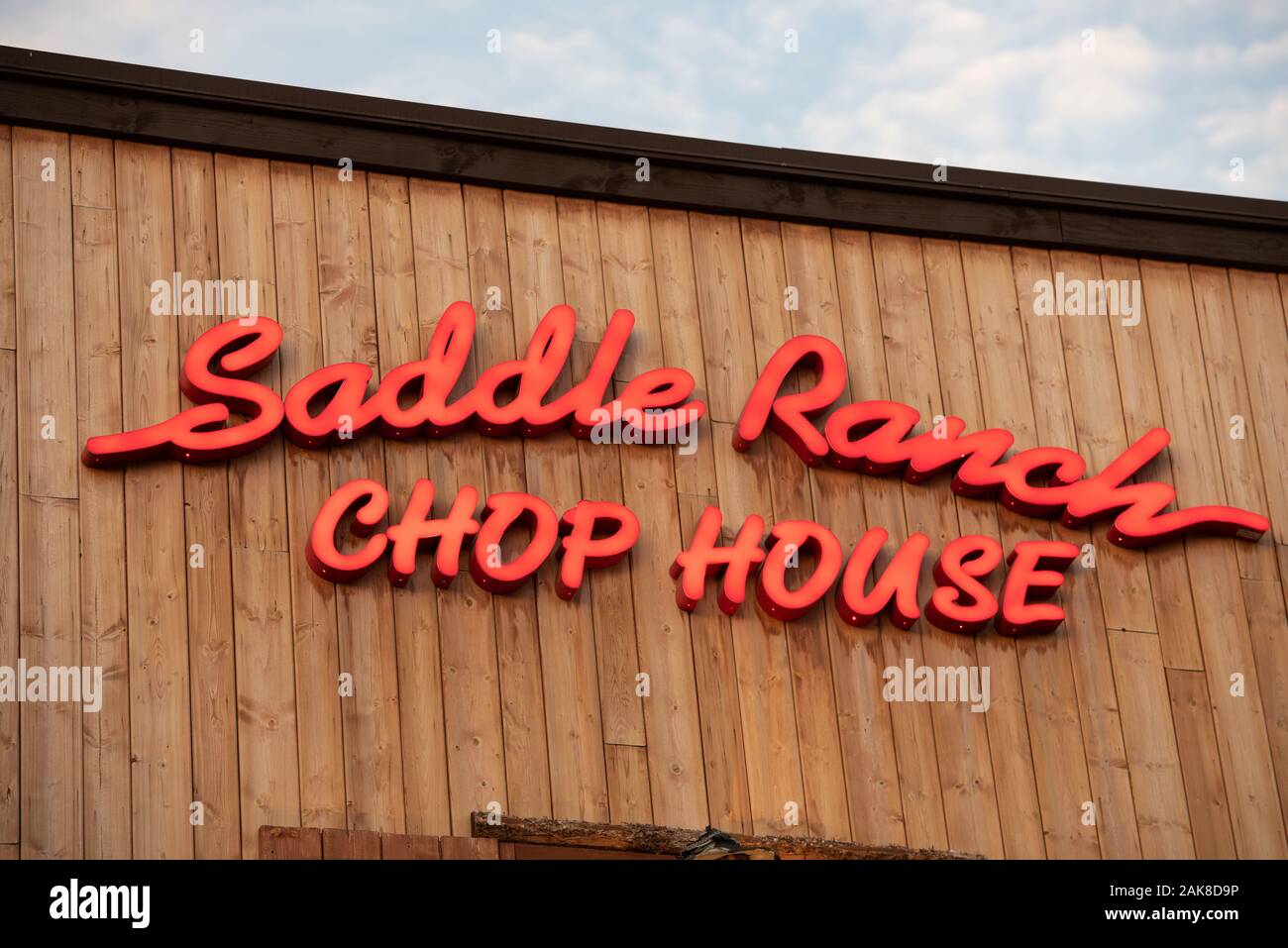 Schild "Saddle Ranch Chop House Restaurant" in Santa Clarita, CA, USA. Stockfoto