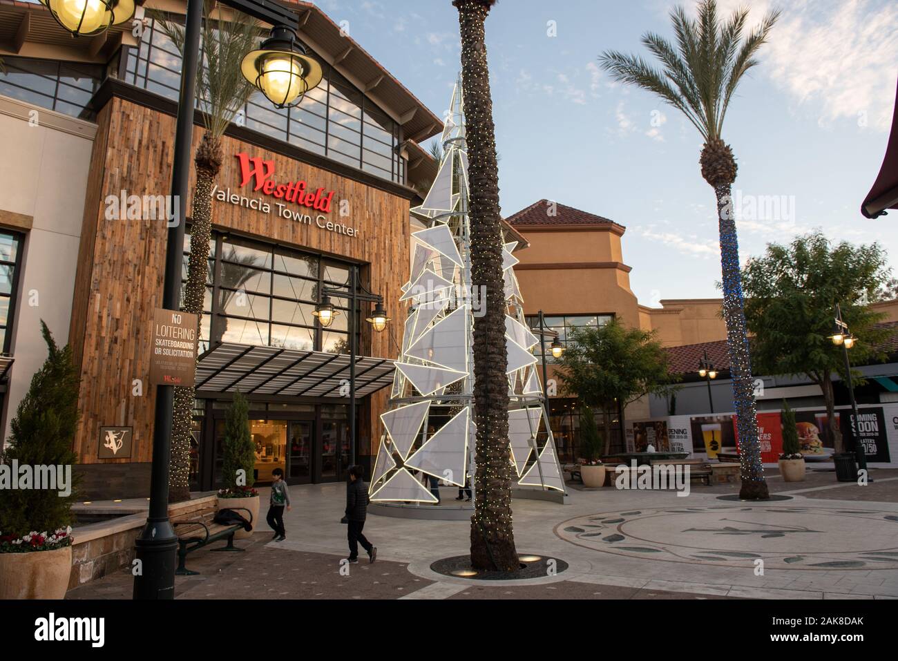 01.01.2020 - Valencia, CA: Westfield Valenica Town Centre - Eingangsdesign in Santa Clarita, CA, USA. Stockfoto