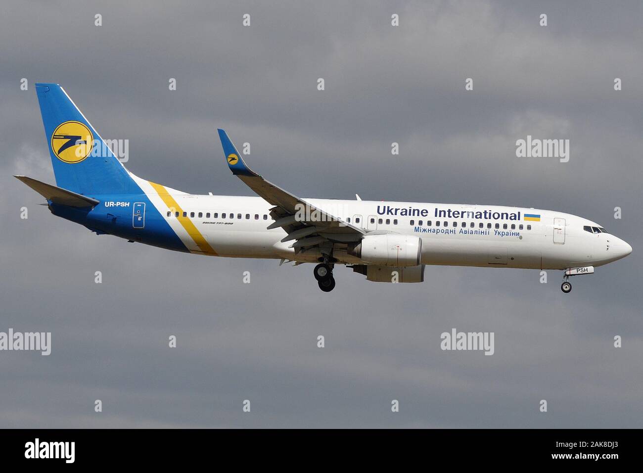 UKRAINE INTERNATIONAL AIRLINES Boeing 737-800 (W) stürzt bei Teheran. Stockfoto