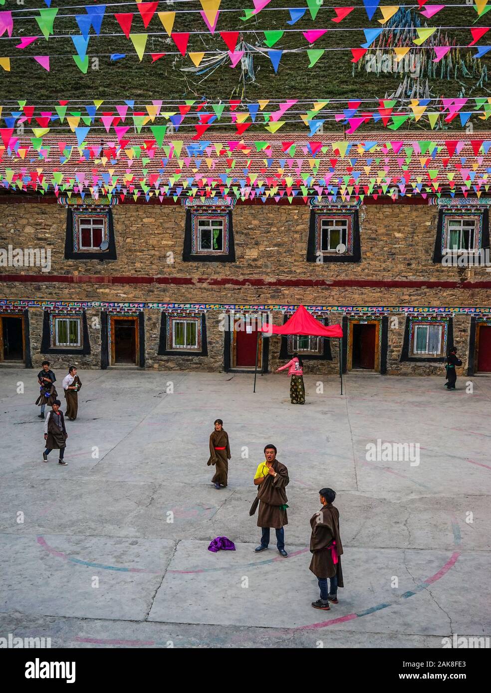 Sichuan, China - 17.August 2016. Tibetischen Schule in Garze Tibetischen Präfektur. Nach mehr als 60 Jahren der Besatzung, Tibeter widerstehen noch China in der Regel eine Stockfoto
