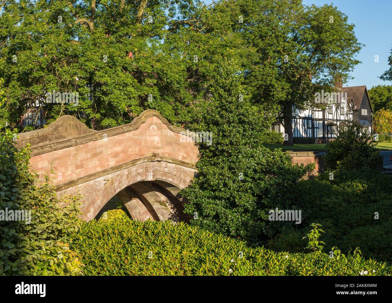 Der Dell Fußgängerbrücke, Port Sunlight Village, Wirral, England Stockfoto