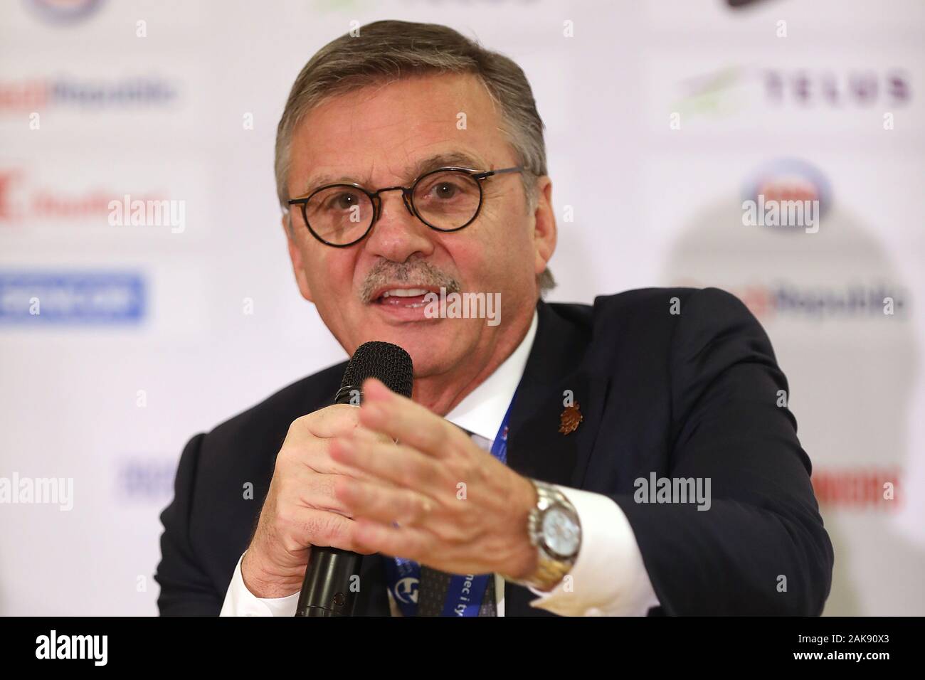 Präsident der International Ice Hockey Federation (IIHF) Rene Fasel bietet eine Pressekonferenz vor der 2020 IIHF World Junior Eishockey Champ Stockfoto