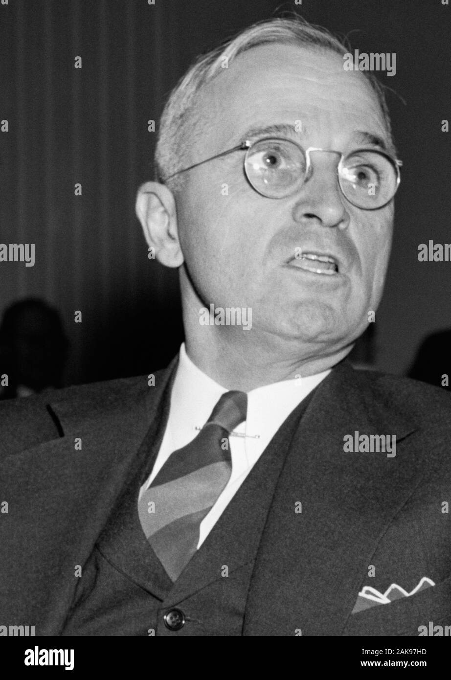 Vintage Foto von Missouri Senator - und künftige Präsident Harry S Truman in einer Rede auf dem Kapitol in Washington DC. Foto von Harris & Ewing am 14. Oktober 1938. Truman (1884-1972) später in der 33., US-Präsident (1945 - 1953). Stockfoto