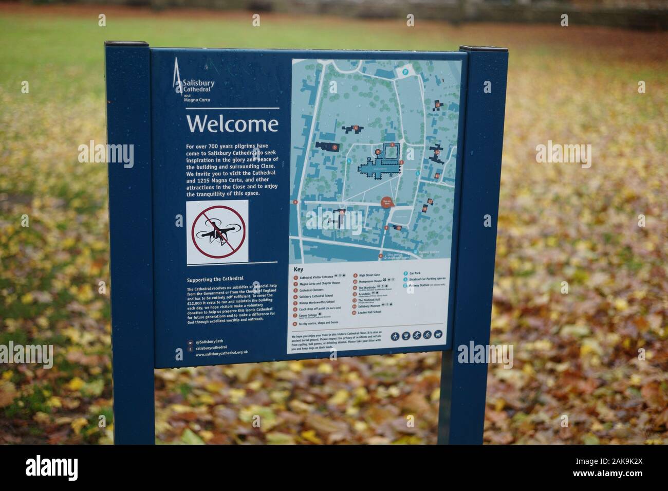 Signage für Sainsbury Kathedrale Stockfoto