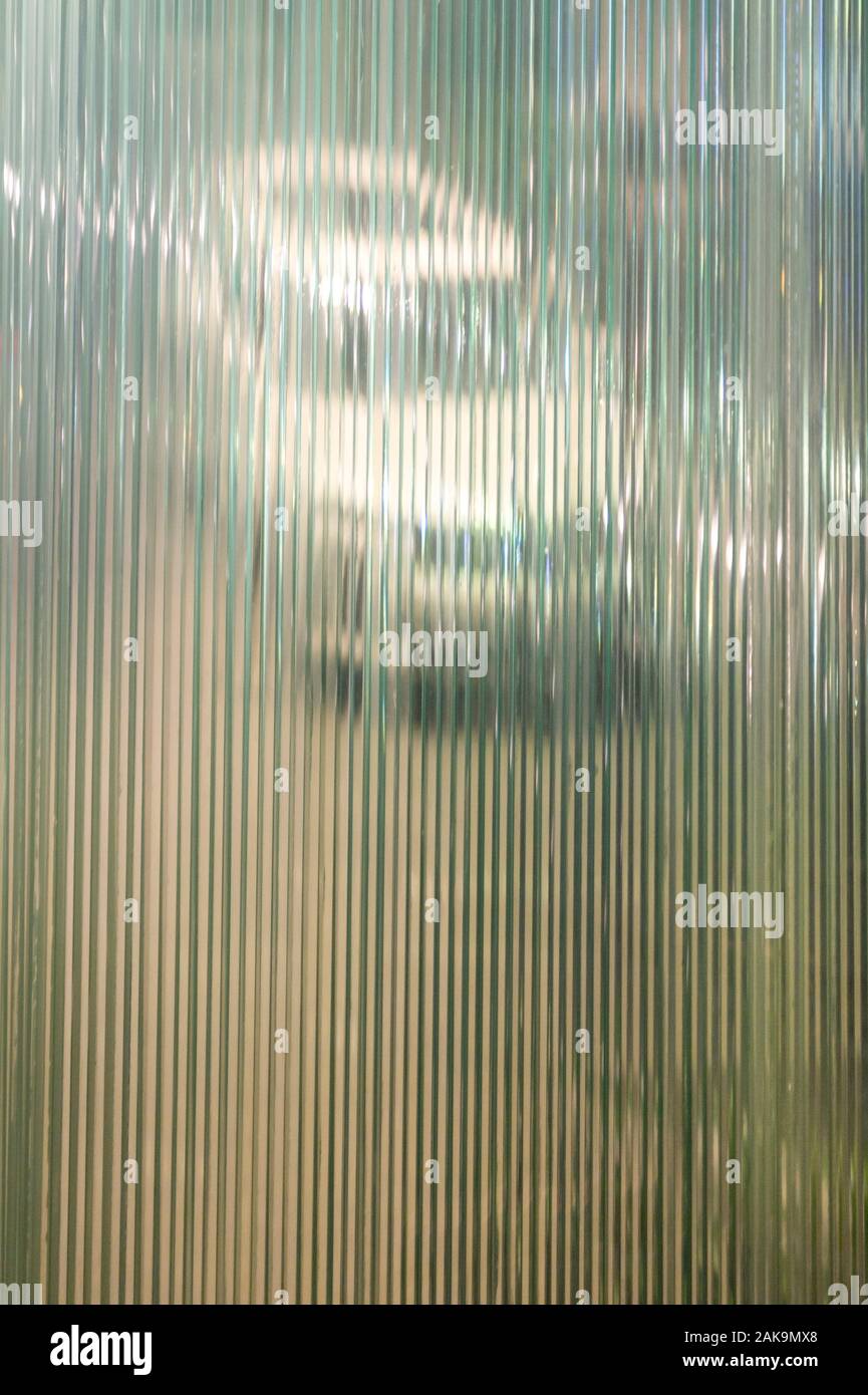 Auto durch Glas Vorhänge in General Motors Renaissance Center in Detroit, MI Stockfoto