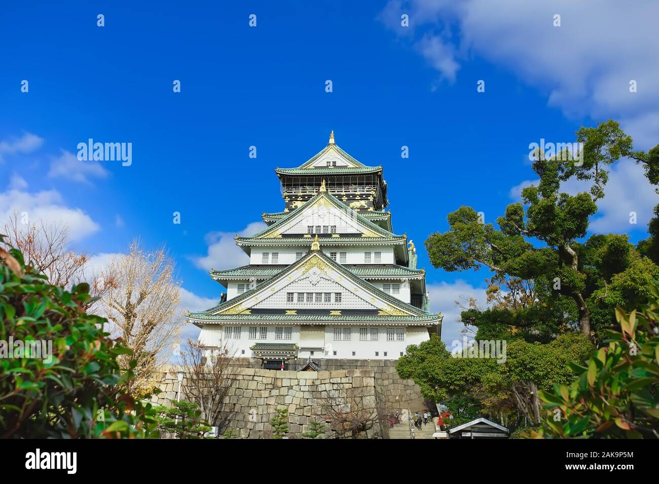 Schöne Szene im Park der Burg von Osaka, Osaka City, Japan. Stockfoto