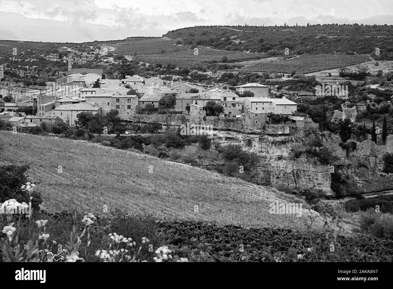 Die alten Katharer Dorf Minerve, Hérault, Royal, Frankreich. Schwarz und Weiss Stockfoto