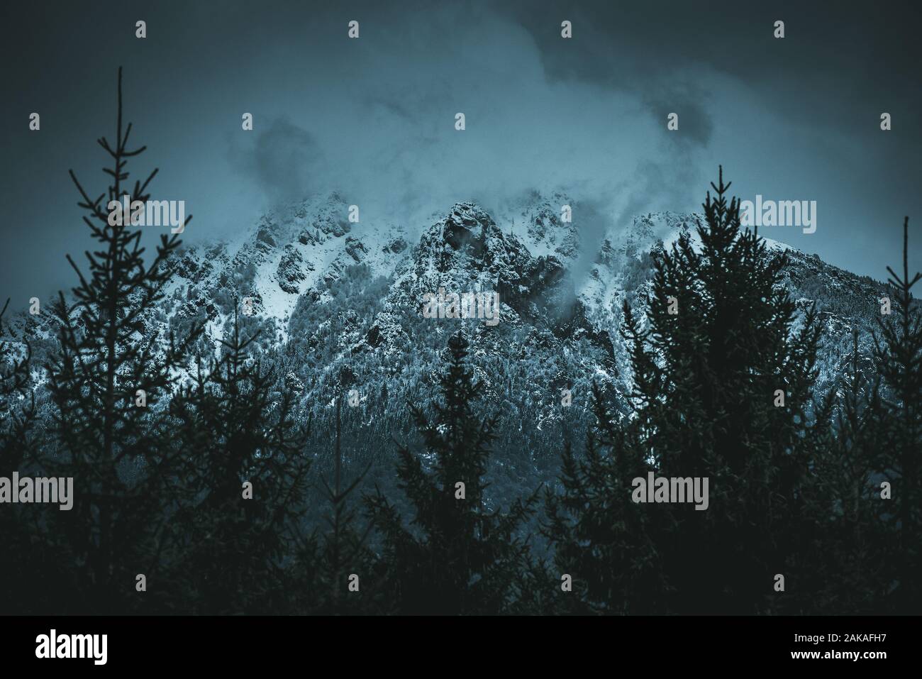 Berg moody Landschaft - filmische Blick Bild Stockfoto
