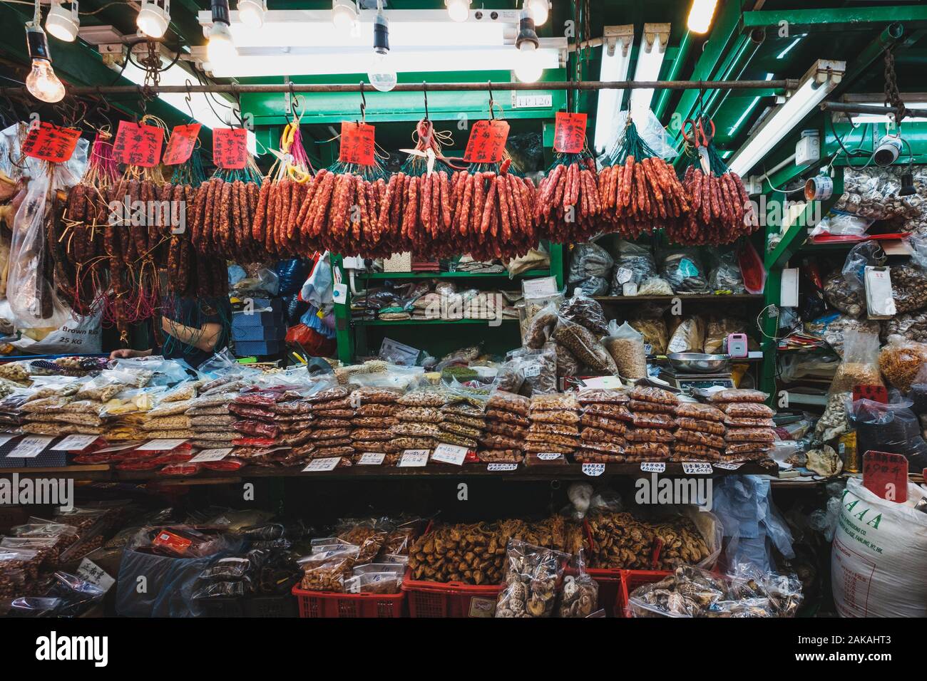 HongKong, China - November, 2019: Food Market satll an Street Market in Hong Kong Stockfoto