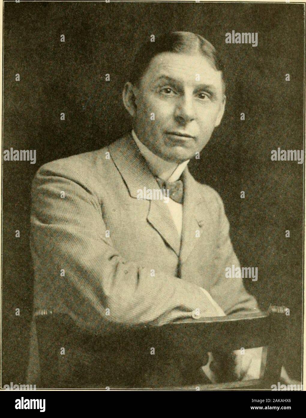 Registrieren der Gesellschaft der kolonialen Kriegen im Distrikt von Columbia, 1904.. . 90). John whittingham (1649) und Martha (Hubbard) Whit - tingham (). John Lawrence (i) und Susanna (618-1699) Lawrence () • Ur-Ur-Ur-Ur-Ur-Ur-Enkel von John Tuttle (i) und Joanna (596-1656) Tuttle (). Theophilus Eaton (1571-1658) und Ann (Lloyd) Eaton (). William Denison (1586-1654) und Margaret () Denison (). Thomas Dudley (1576-1653) und () Dudley (). William Hubbard (1594-1670) und Judith (Knapp) Hubbard (). Jones Dyer (737-1831) von Bristol, Rhode Island; serviert mit Französischen Stockfoto