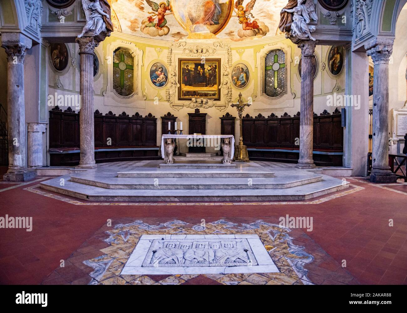 Innenraum der Kathedrale von Neapel Duomo di San Gennaro oder Kathedrale der Himmelfahrt Mariens, Italien Stockfoto