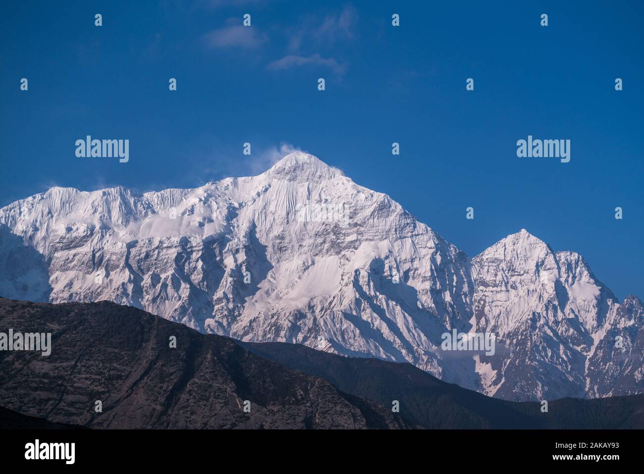 Nilgiri mount von Kagbeni Dorf gesehen, Mustang, Nepal. Stockfoto