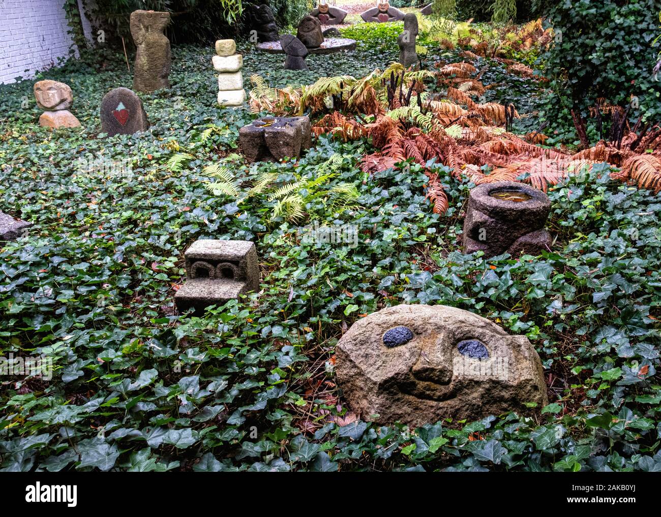 Henry Heerup Skulpturen im Garten von Louisiana Museum der Modernen Kunst am Ufer des Öresund Sound, Tretting, Dänemark Stockfoto